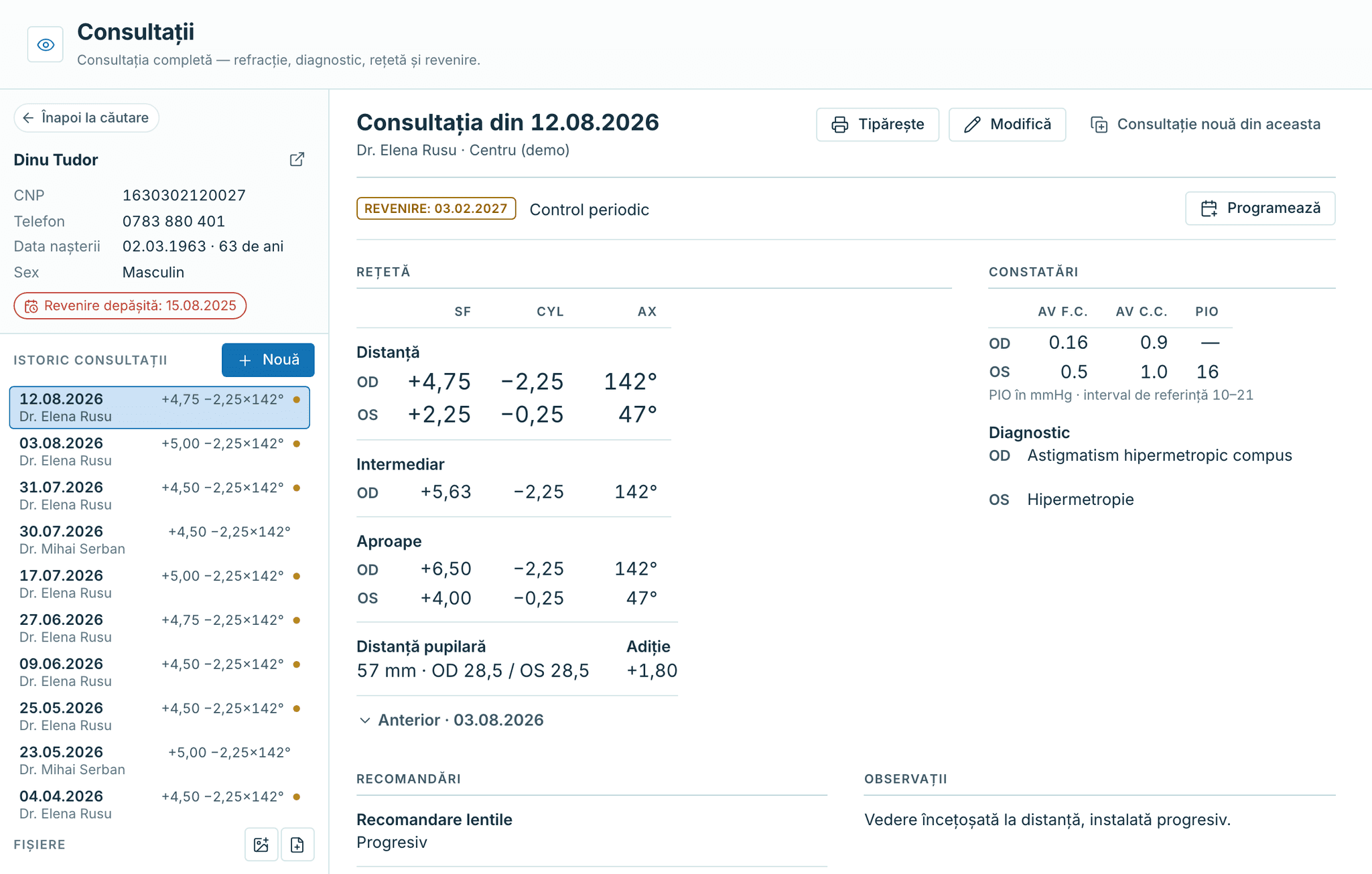 Modulul Consultații din OptiSwift: o consultație salvată — refracția pe fiecare ochi la distanță, intermediar și aproape, cu acuitatea, diagnosticul și data revenirii alături.